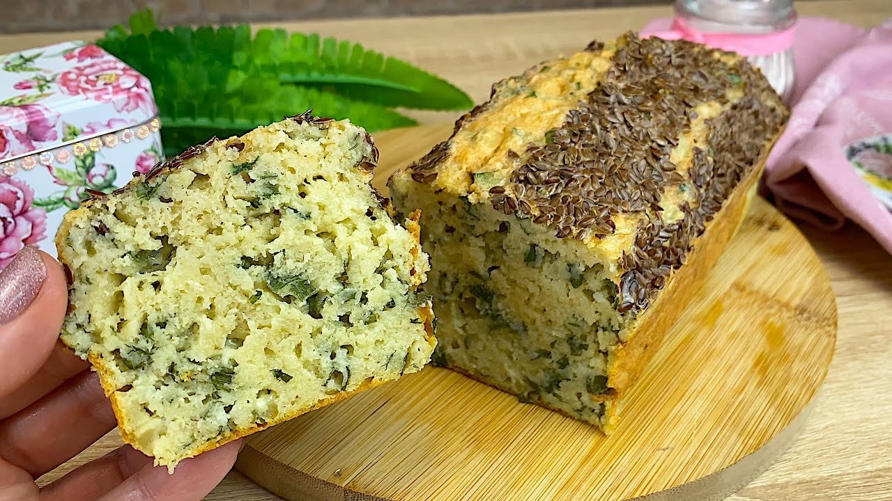 Herzhaftes Käse-Zwiebel-Linsenbrot (Glutenfrei) — Herzhafter mehlloser Linsenlaib gespickt mit Käse, Frühlingszwiebel und Koriande