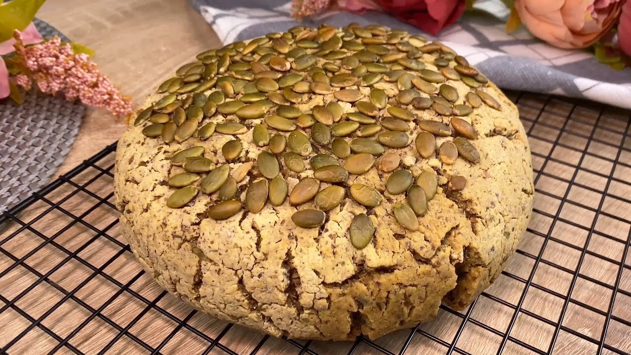 Pan de linaza para canapés (sin gluten, sin huevo, vegano) — Hogaza densa para canapés a base de linaza molida y maicena, perfumada con oréga
