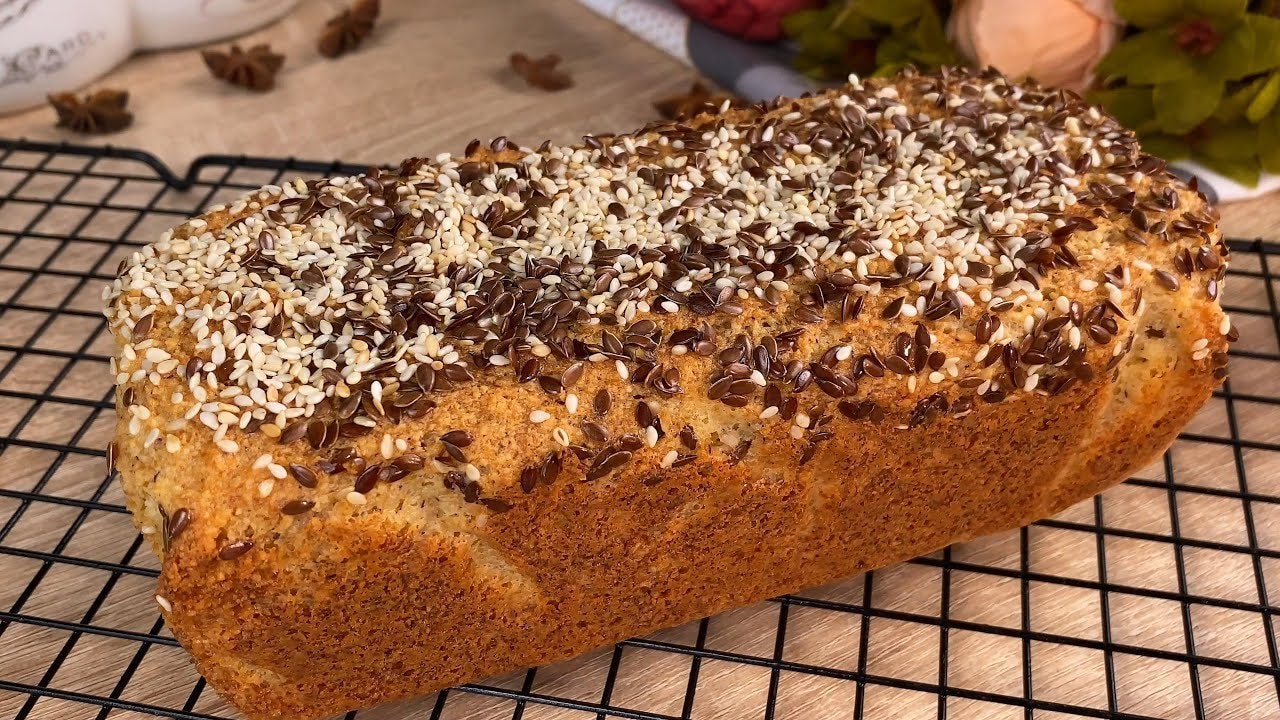 Pain tendre à la farine d'amandes (sans gluten, faible en glucides) — Pain soyeux à la farine d'amandes avec 4 œufs, crème fraîche et une touche de be