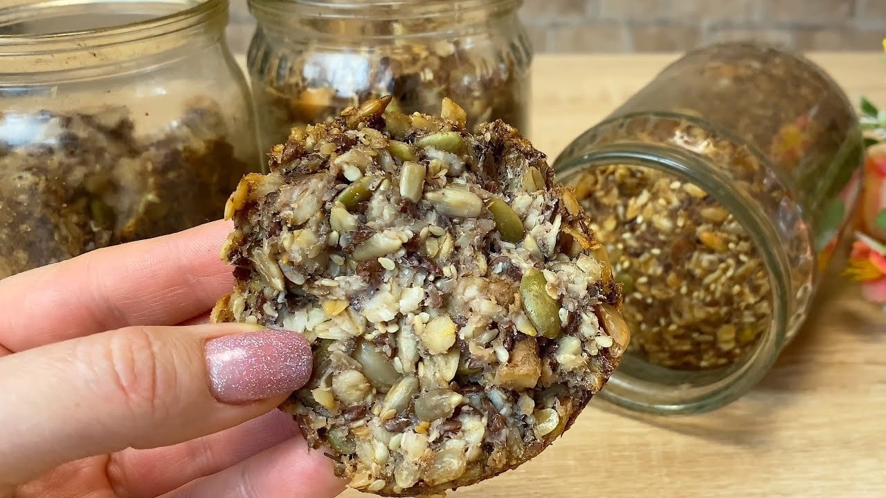 Im Glas gebackenes Hafer-Saaten-Brot (Mehlfreie Option) — Wochen-Brotvorrat, direkt in weithalsigen Gläsern gebacken: Haferflocken, Sonnen