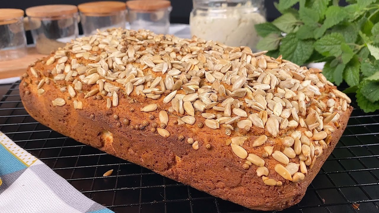 Gekeimtes Linsen-Kokos-Mandelbrot (Keto) — Glutenfreier Laib aus 150 g gekeimten grünen Linsen, gemixt mit 6 Eiern, Kokosöl
