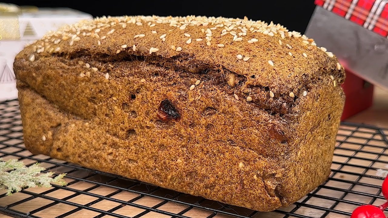 Hogaza de trigo sarraceno verde, lentejas y cúrcuma (vegana) — Hogaza terrosa de trigo sarraceno verde germinado con lentejas rojas, chía, pipa