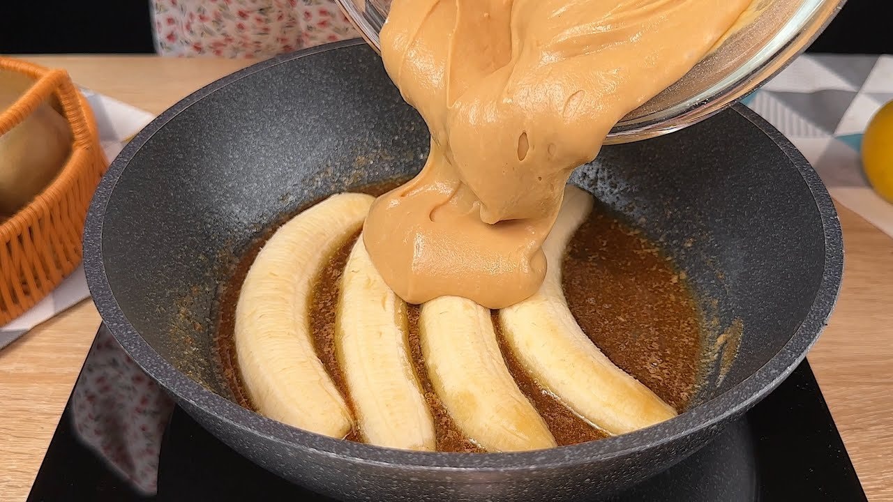Glutenfreier gestürzter Bananenkuchen (ohne weißen Zucker) — Einfacher gestürzter Bananenkuchen aus nur 2 Bananen und 1 Ei mit glutenfreiem M