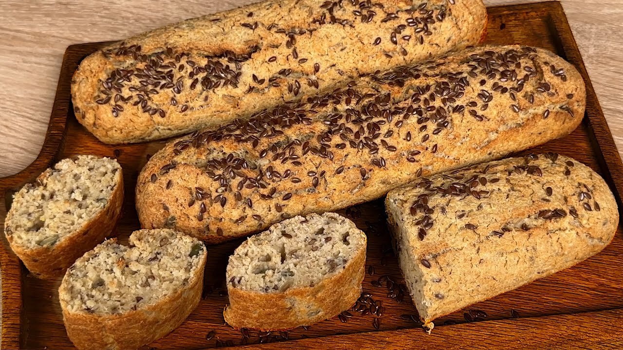 Pan de avena y yogur griego con semillas, alto en proteínas — Pan de avena tierno ligado con yogur griego y huevos, salpicado con semillas tos
