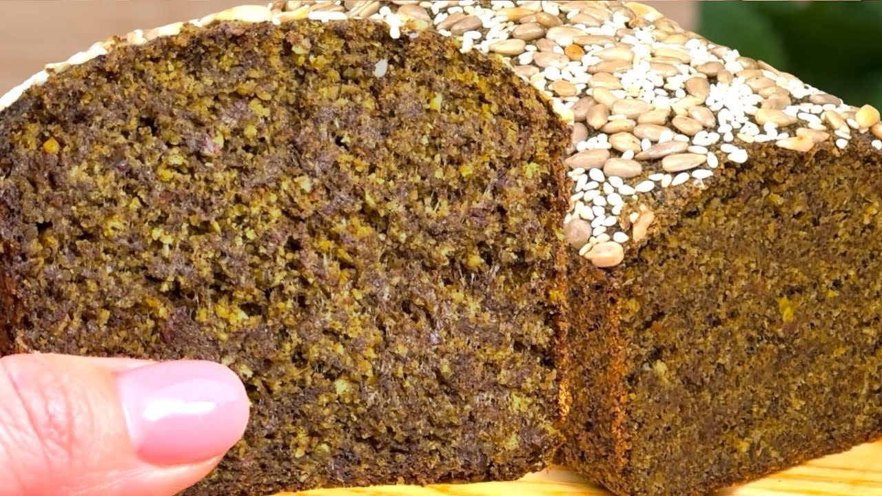 Pan de lentejas negras con linaza y cúrcuma — Hogaza rústica oscura de lentejas negras molidas con linaza, psyllium, cúrcuma y