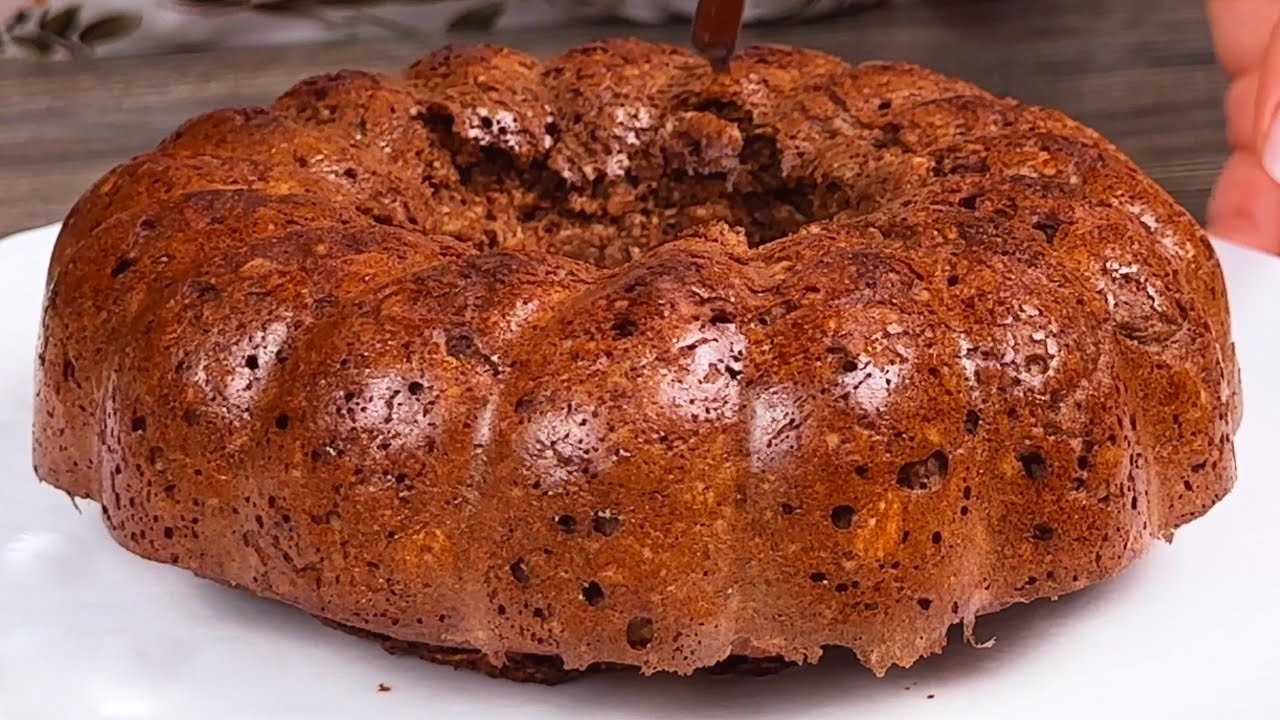 Овсяно-банановый кекс с какао и шоколадной глазурью без муки — Нежный банановый кекс без муки с какао и кокосовой стружкой, политый растопленны