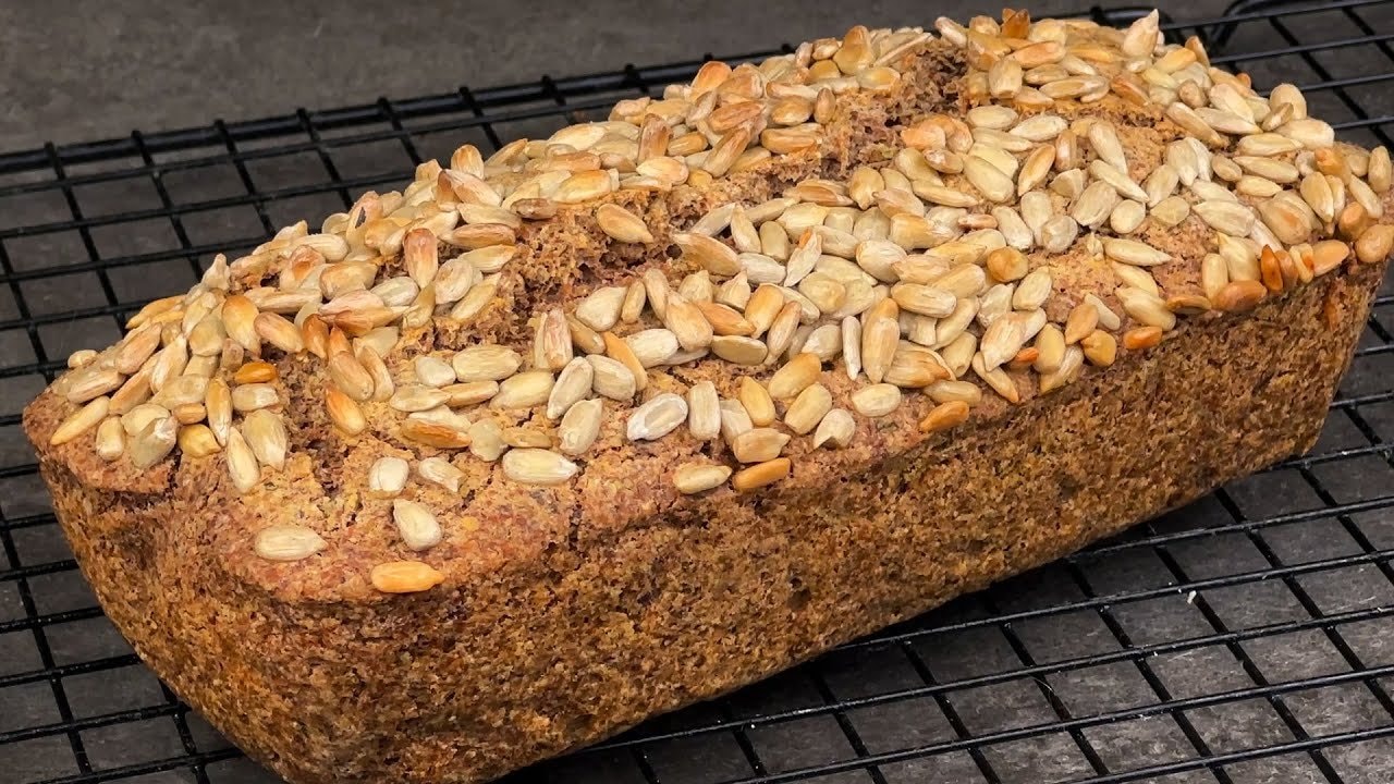 Grünbuchweizen-Leinsamenbrot aus 3 Zutaten — Minimalistisches Grünbuchweizenbrot mit nur Leinsamen, Backpulver und Wasser. Ve