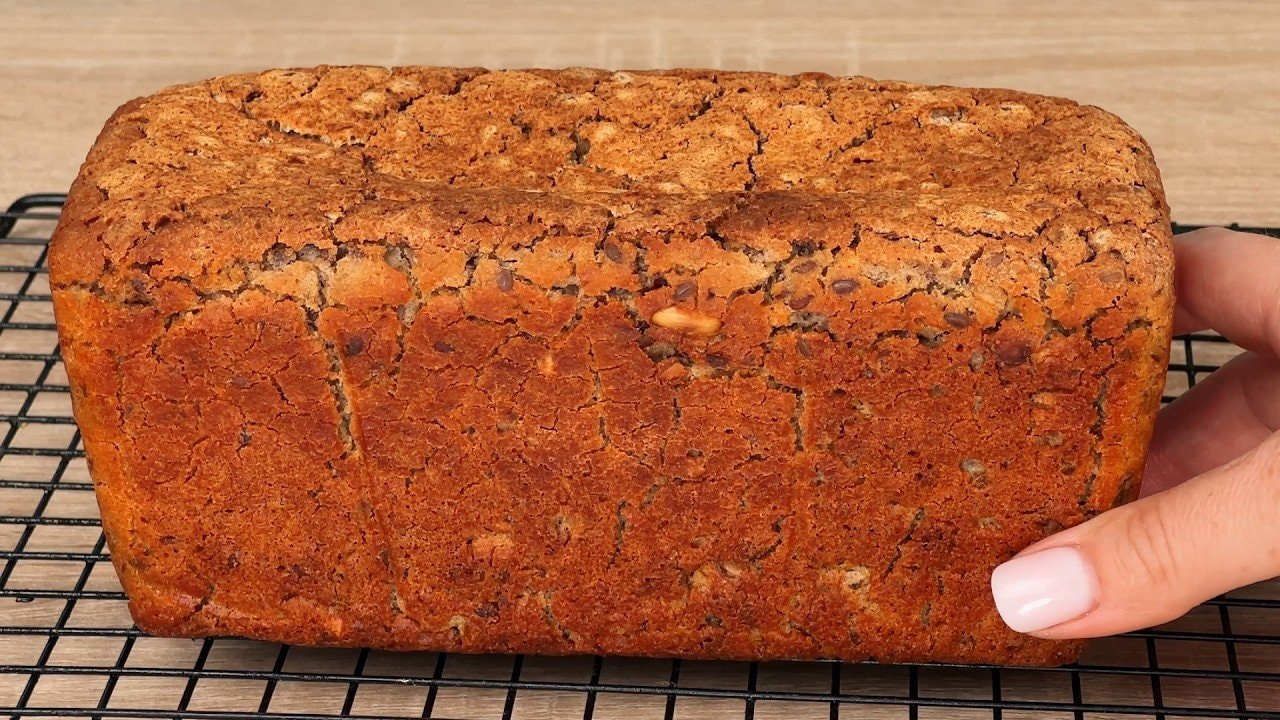 Hefe-Buchweizen-Mais-Reis-Brot (Glutenfrei) — Erdiges glutenfreies Brot mit grünem Buchweizen-, Mais- und Reismehl sowie gerös