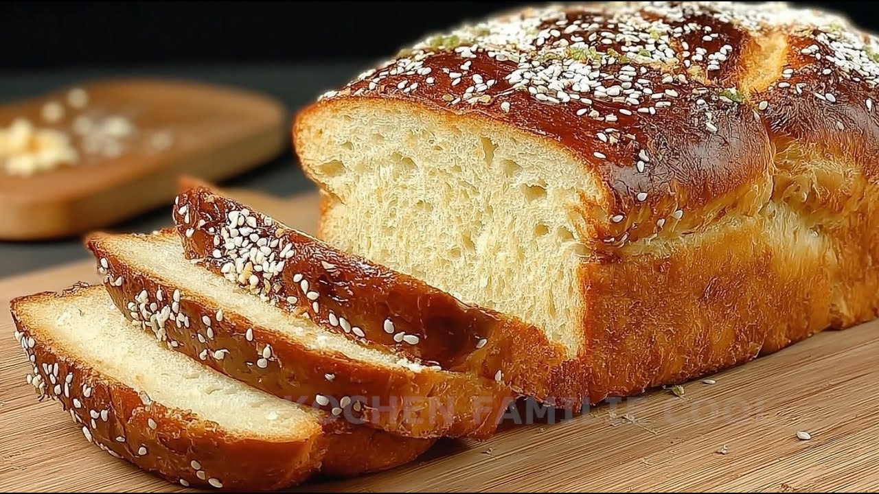 Käsiges Mandel-Mozzarella-Keto-Brot (Ohne Mehl) — Wolkiges Keto-Brot mit geschmolzenem Mozzarella-Kern, Mandelmehlbasis und Frisch