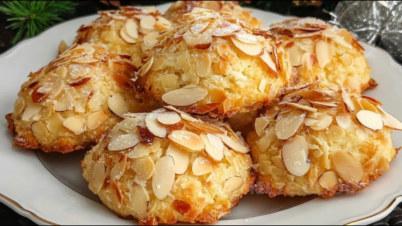 Biscuits meringués aux amandes sans sucre à 3 ingrédients — Biscuits croustillants façon meringue à base de blancs d'œufs, érythritol et ama